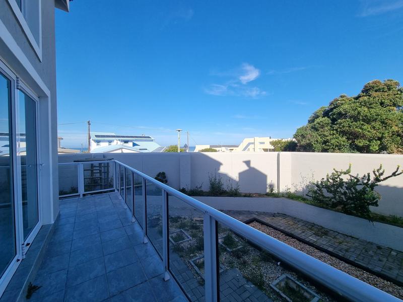4 Bedroom Property for Sale in Outeniqua Strand Western Cape